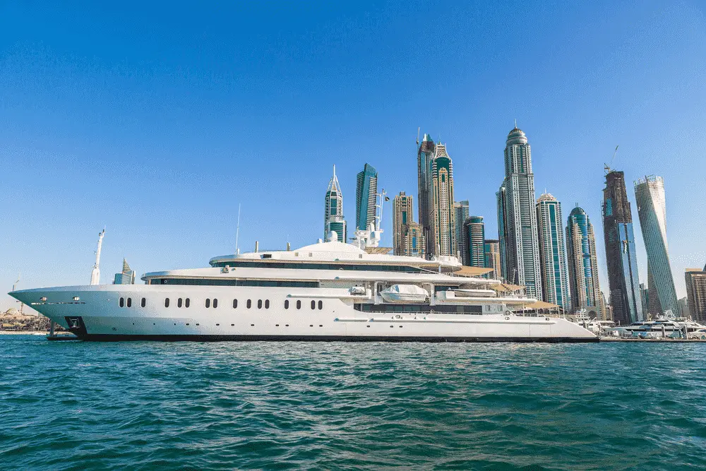 Yacht-Dubai-min